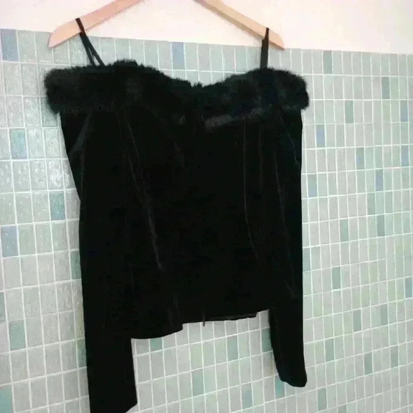 dressbarn collection Faux Fur Neckline Off Shoulder Black Velvet Long Sleeve Top - Picture 10 of 16